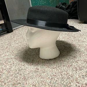 Vintage felt hat with satin bow back